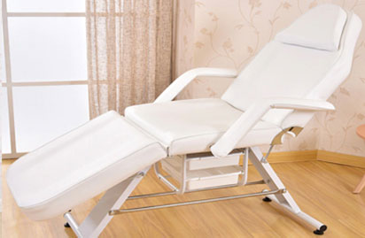 美容院如何選擇合適的電動(dòng)按摩床?